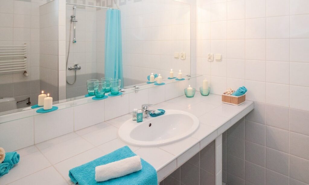 Fürdőszoba felújítási tippek, új színek használata