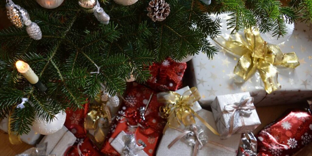 Hány nap van karácsonyig - karácsonyi ajándékok a fa alatt
