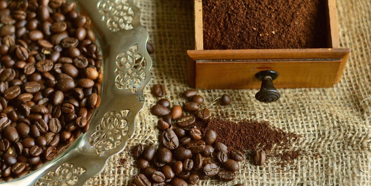 Kávézacc hasznosítása a kertben